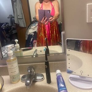 A beautiful gown it’s good for spring and summer very comfortable silky